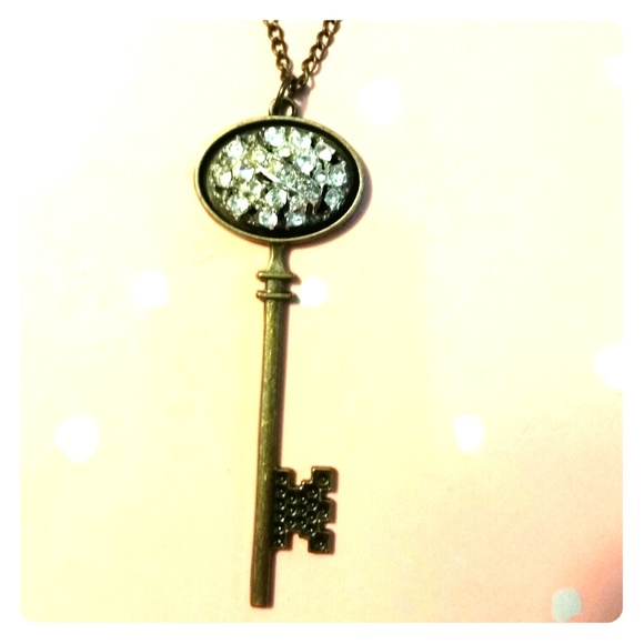 Vintage Key Necklace - Picture 1 of 3